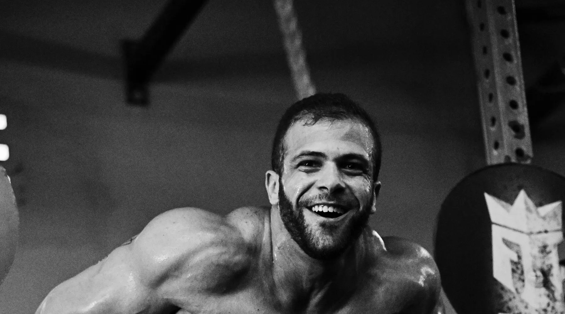 Atleta sorrindo durante treino na Elite Fitbox